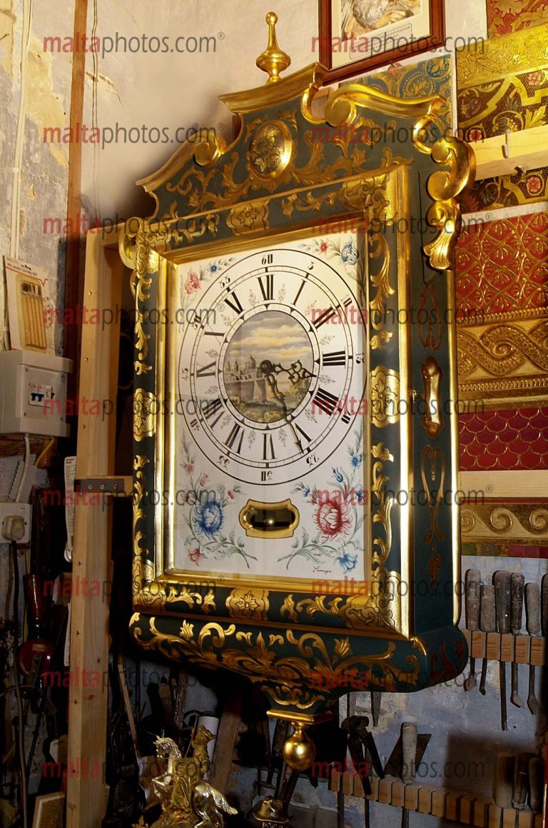 Gilder Mdina Gold Foil Crafts Maltese Clock Arlogg tal lira Restoration