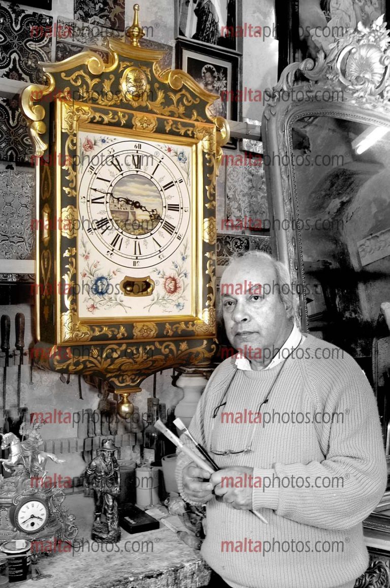 Gilder Mdina Gold Foil Crafts Arlogg Malti tal Lira Maltese Clock