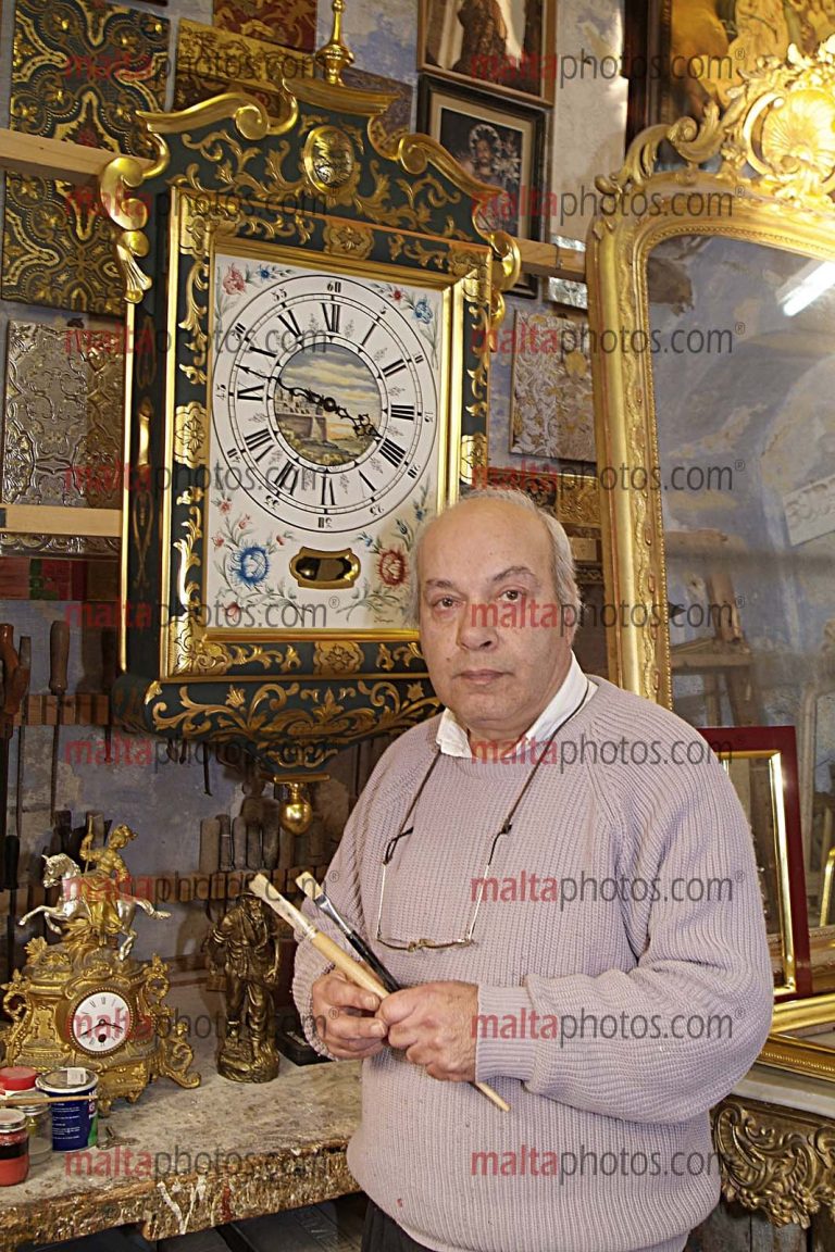 Gilder Mdina Gold Foil Crafts Horace Maltese Clock Arlogg Malti tal