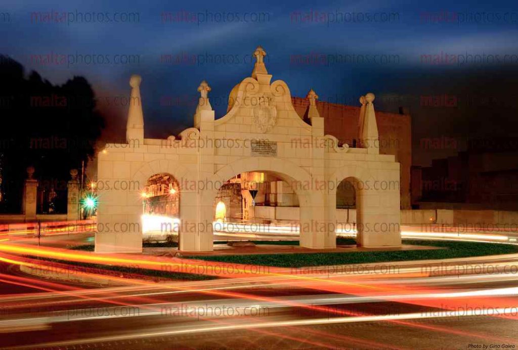 Fleur De Lys Wignacourt Arch Monument Landmarks Roundabout Night
